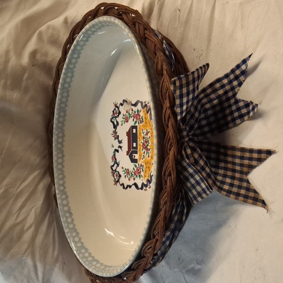 Teamsom Casserole Dish with Basket - Picture 1 of 3